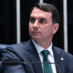 Flavio Bolsonaro reage a vazamento sobre Banco Master