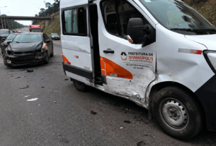 Van de Divinopolis se envolve em acidente no Anel de BH