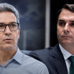 Zema critica Flavio Bolsonaro e gera crise no Novo